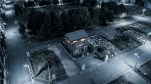 Vue aérienne du pavillon Miyazawa isolé en lisière du parc Soshigaya, photographie d'archive du TMPD